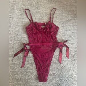 DREAM ANGELS
Wicked Unlined Lace Teddy lingerie